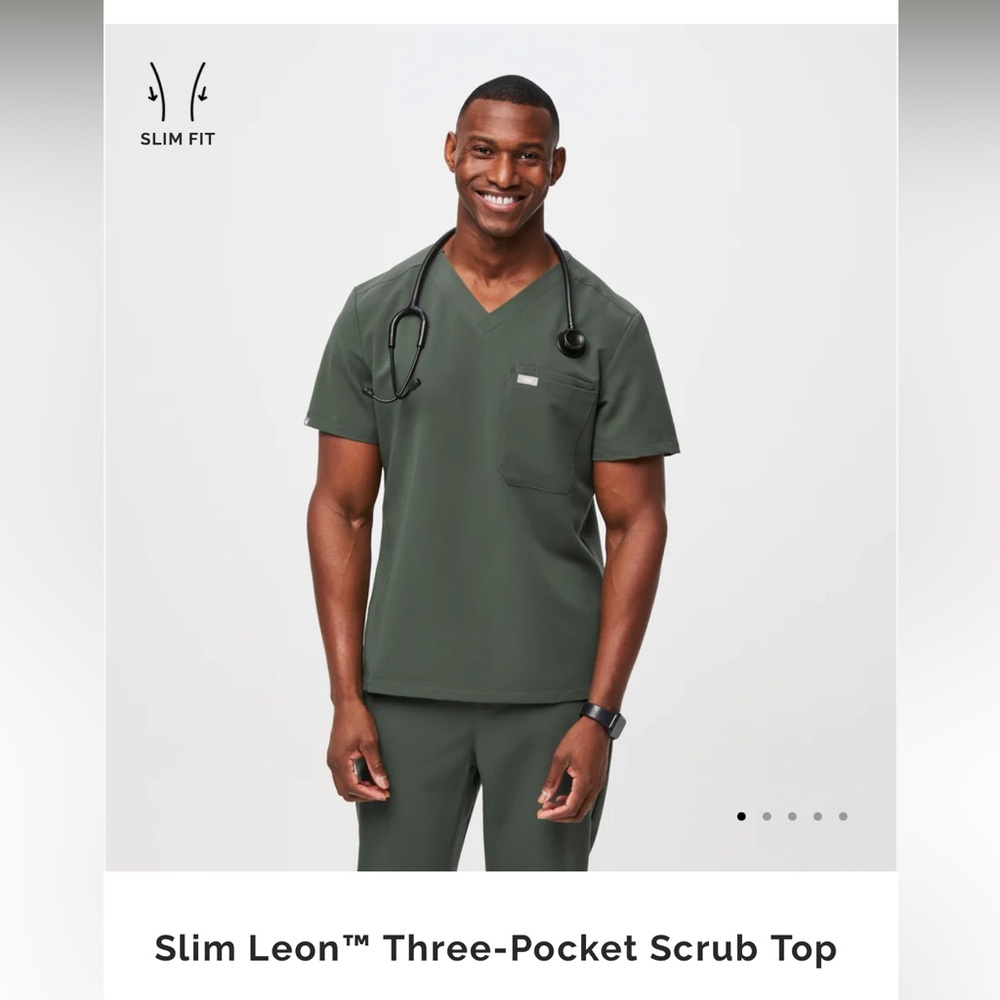 Figs slim Leon three pocket scrub top